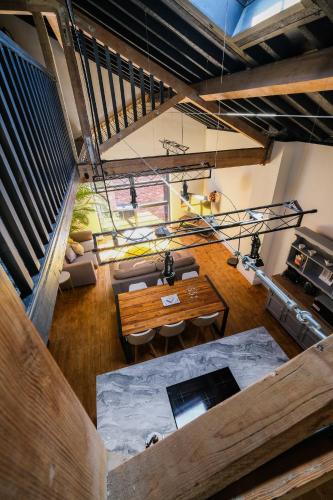 The Eden Warehouse Gold Apartment sleeps 6 — 4-Star Luxury Hotel in Southport, United Kingdom