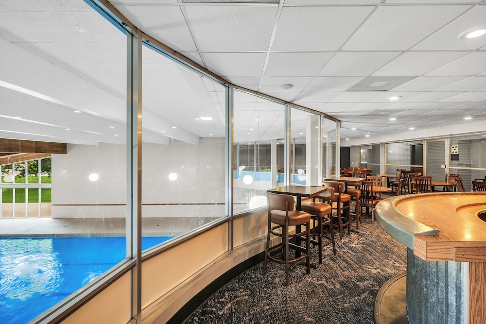 Eastlake Suites Hotel & Conference Center By OYO Urbana - photo 104