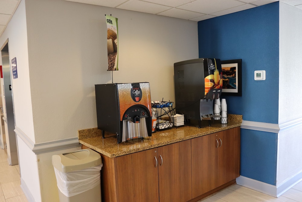 Microtel Inn & Suites by Wyndham Columbus Near Fort Benning - photo 59