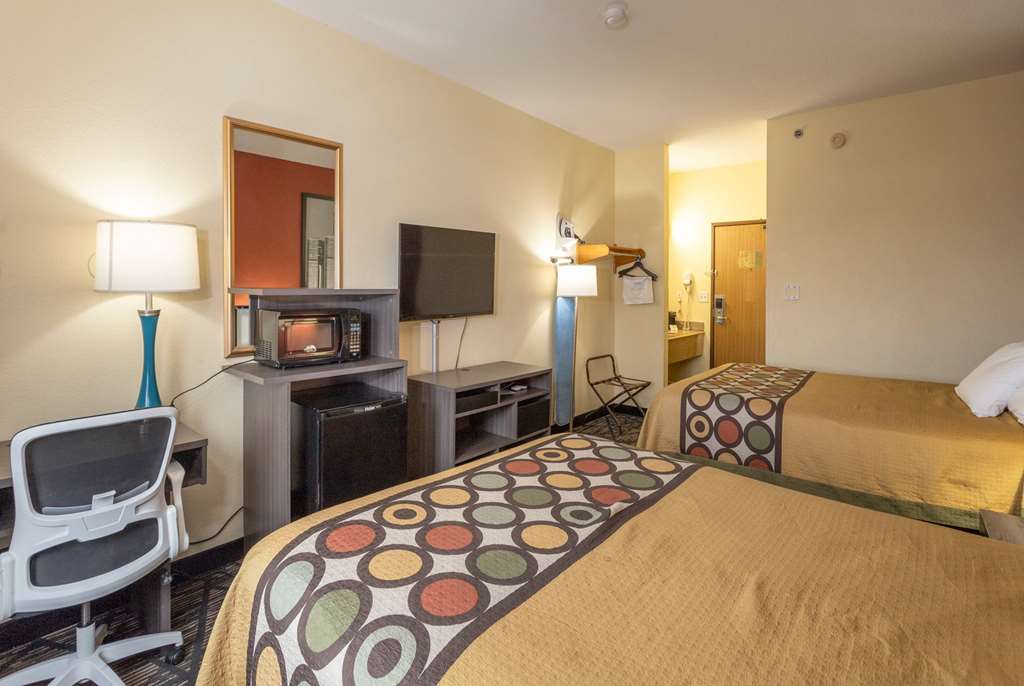 Super 8 by Wyndham Big Rapids - photo 24