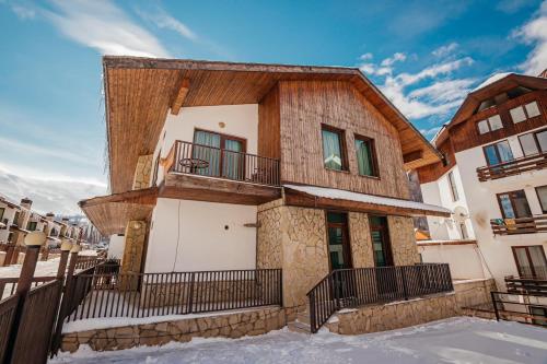 Villa In Crystal