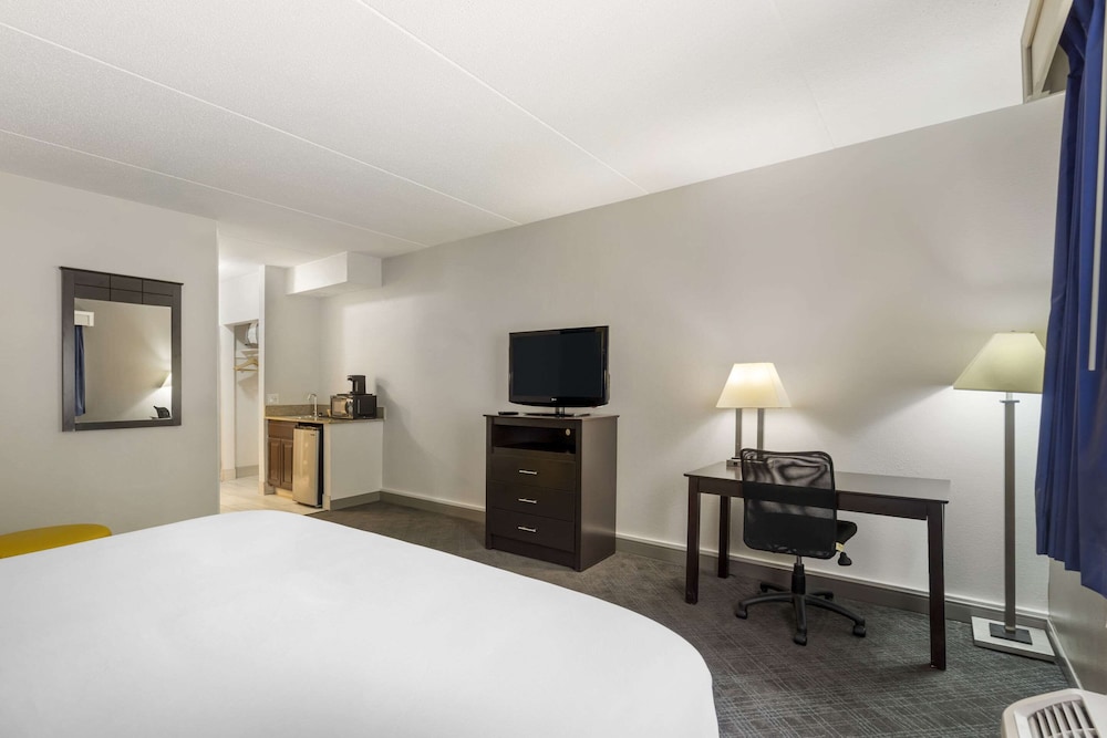 Comfort Inn & Suites Mundelein Vernon Hills - photo 8