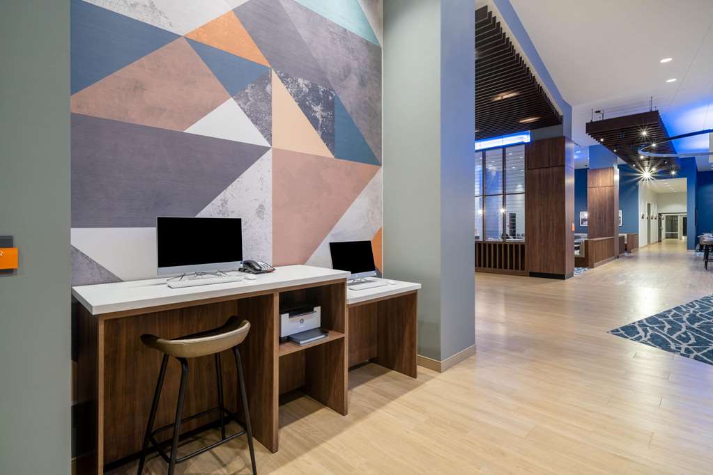 La Quinta Inn & Suites by Wyndham Nashville Downtown Stadium - photo 64
