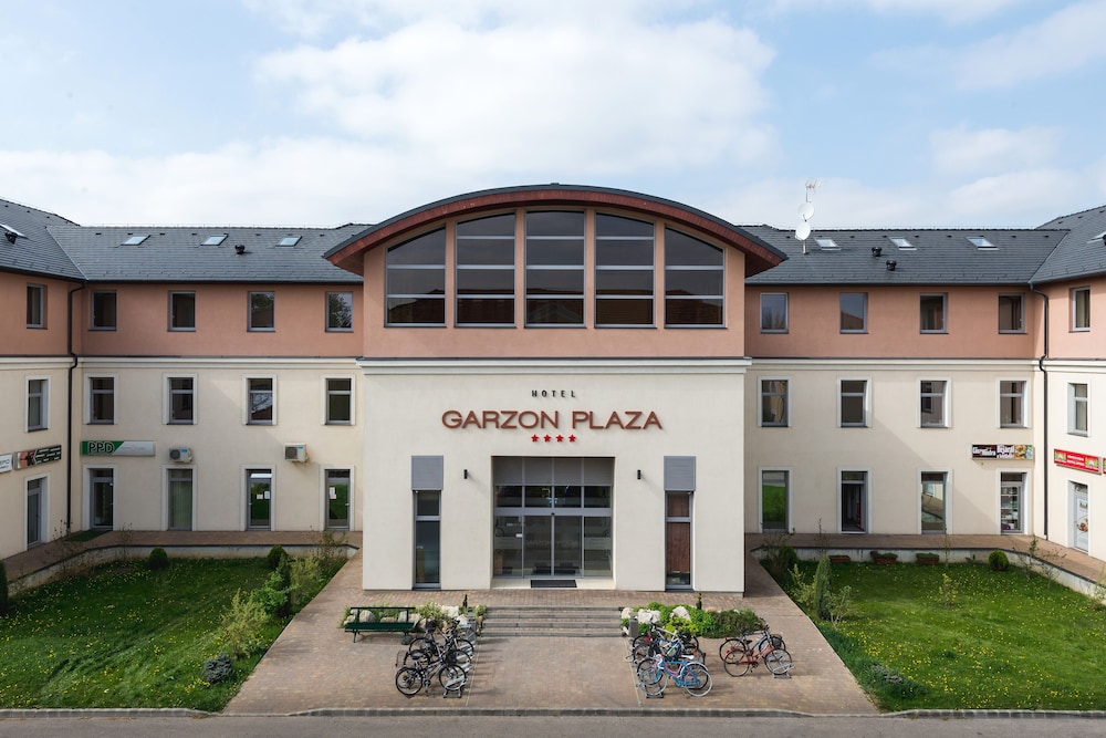 Hotel Garzon Plaza — Gyor — photo 2