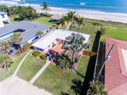 Salty Dog direct oceanfront luxurious retreat — hotel in Indialantic