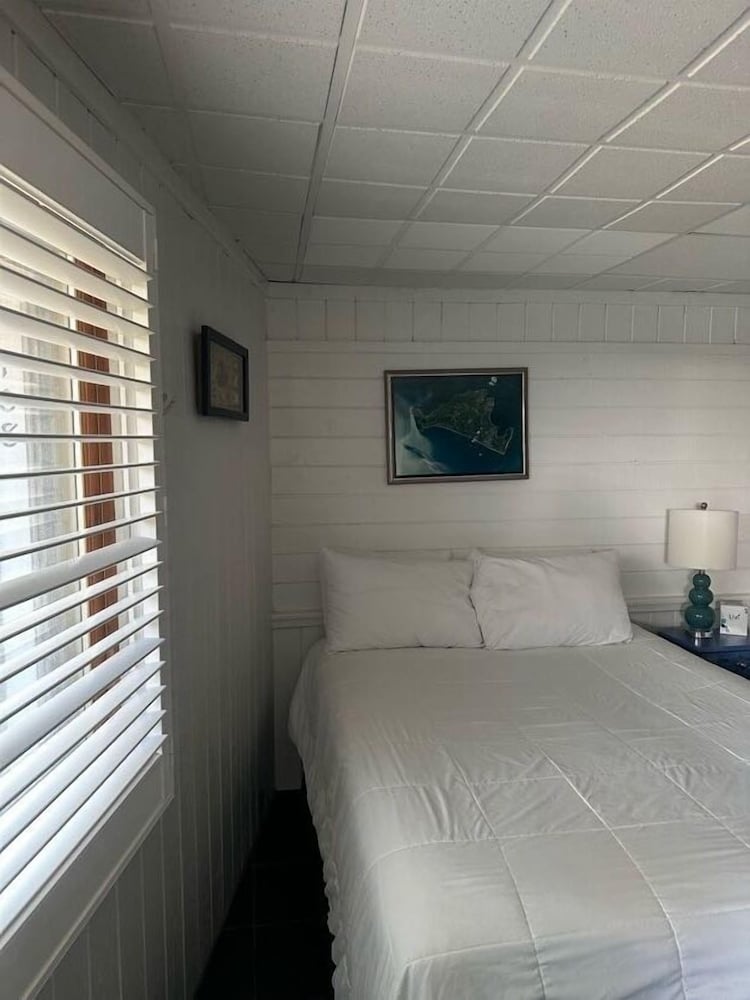 Vineyard Harbor Motel Private Beach - photo 172