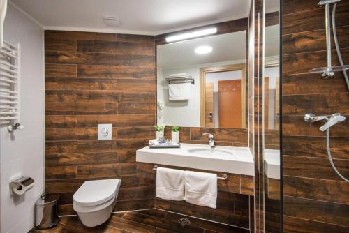 A Modern Suite Close to Gondola Ski Lift
