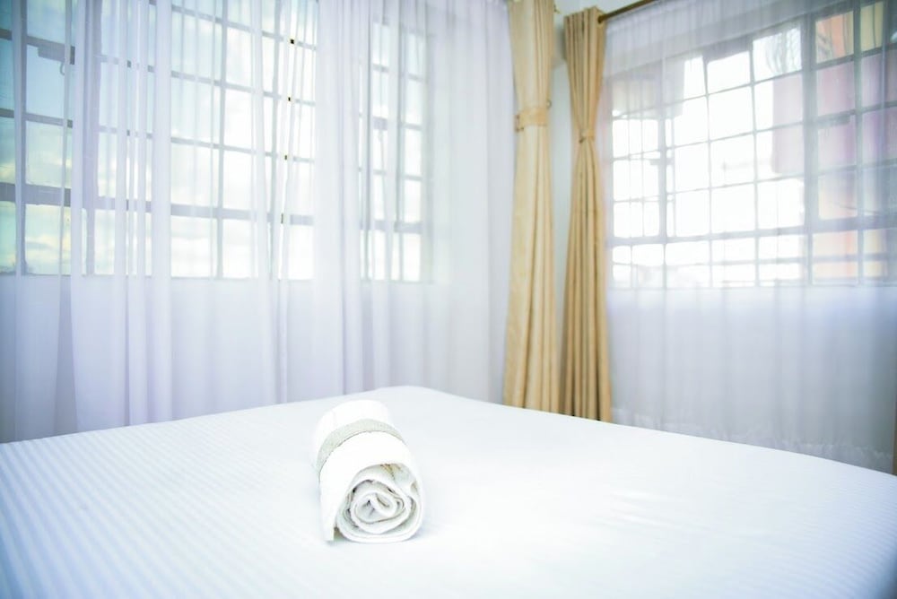 Lux Suites Father's Hub Apartments