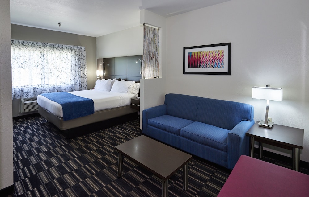 Holiday Inn Express & Suites Birmingham South Pelham by IHG - photo 10