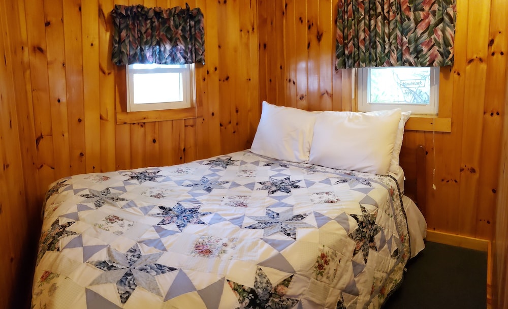 Weirs Beach Motel and Cottages - photo 16