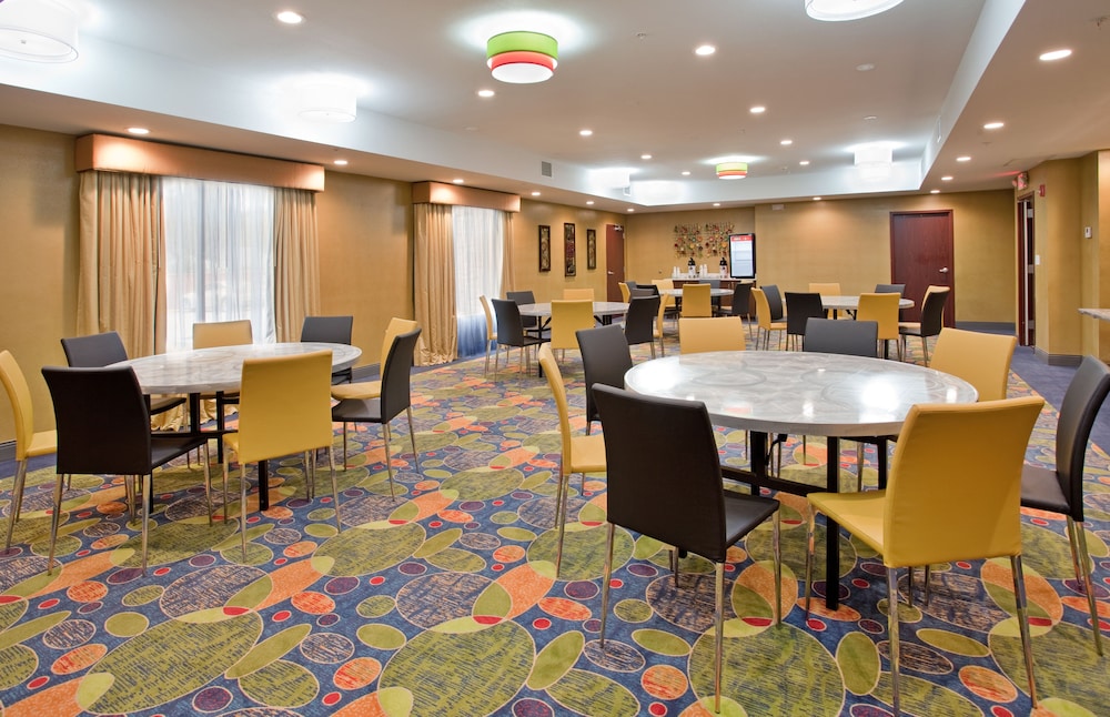 Holiday Inn Express & Suites St Louis Airport by IHG - photo 28