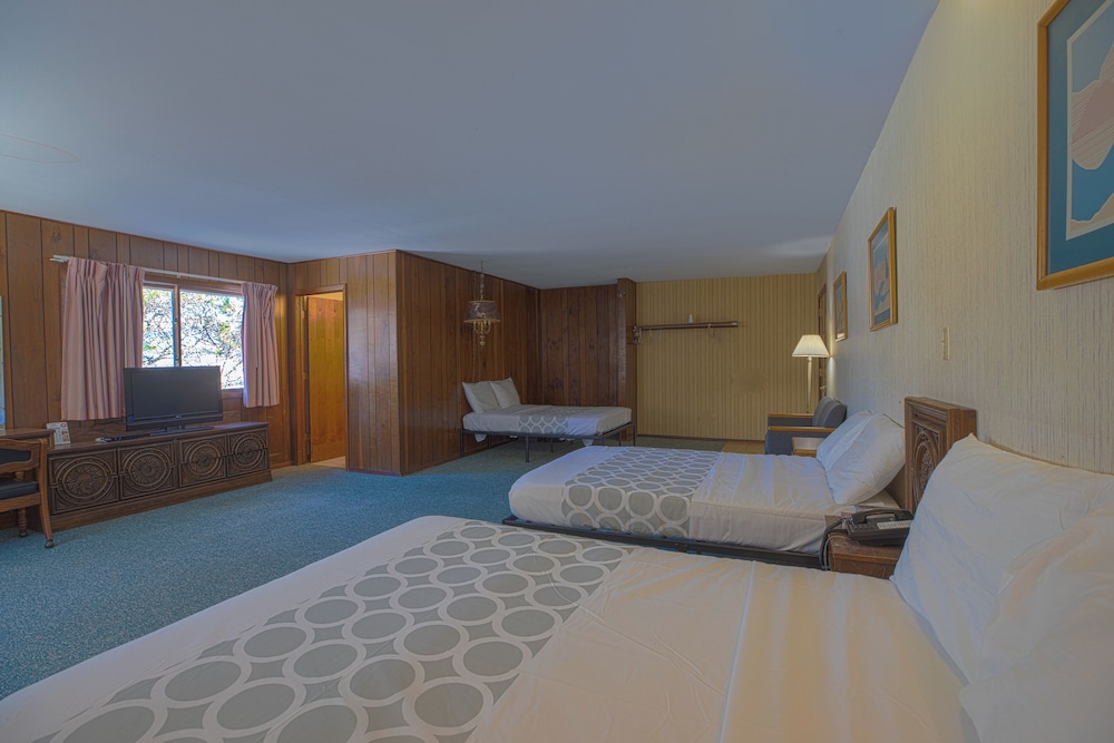Love Hotels Tomahawk by OYO at Lake Mohawksin WI - photo 13