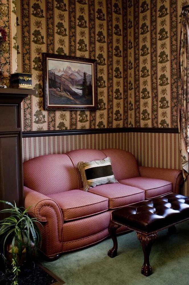 Bybee's Historic Inn - photo 24