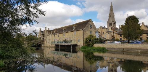 Riverside Stamford Stays — 5-Star Luxury Hotel in Stamford, United Kingdom