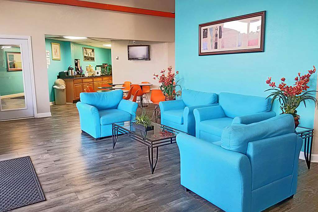 Howard Johnson by Wyndham Houston Hobby Airport - photo 6
