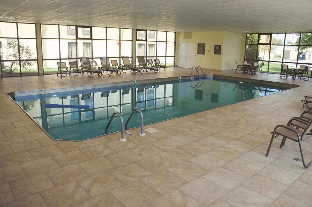 La Quinta Inn by Wyndham Davenport & Conference Center - photo 6