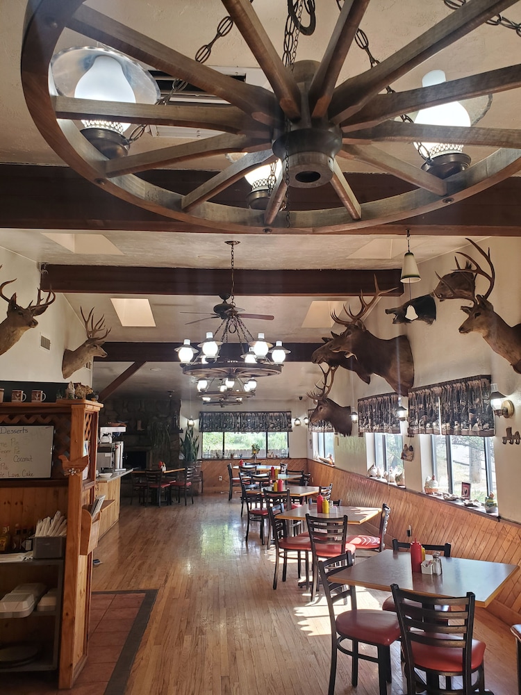 Wagon Wheel Restaurant Bar and Motel - photo 12
