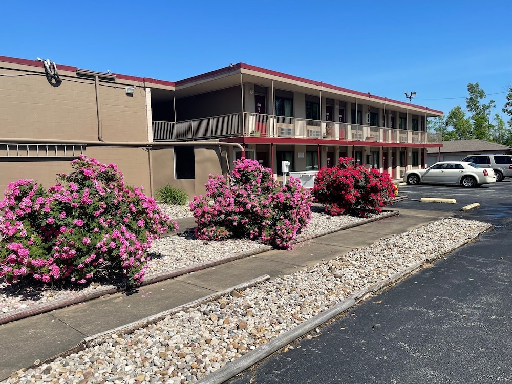 Motel 41 Evansville IN - photo 30