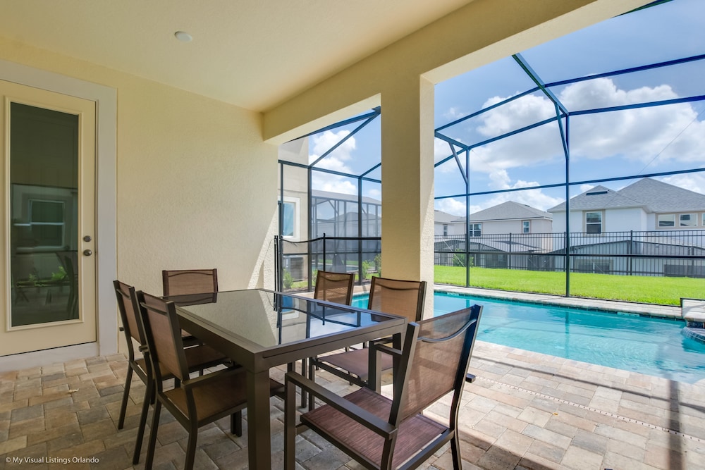 Beautiful 4 Bed With Pool & Spa - photo 48