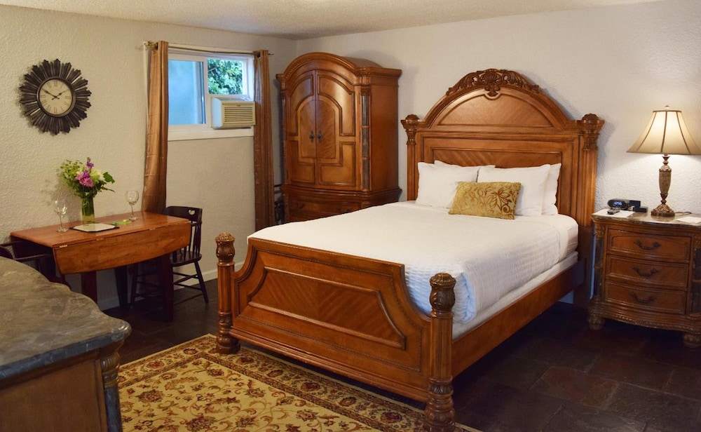 Silverton Inn & Suites - photo 10