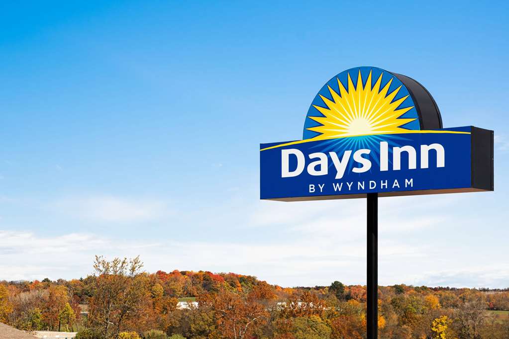 Days Inn by Wyndham Hillsboro - photo 3