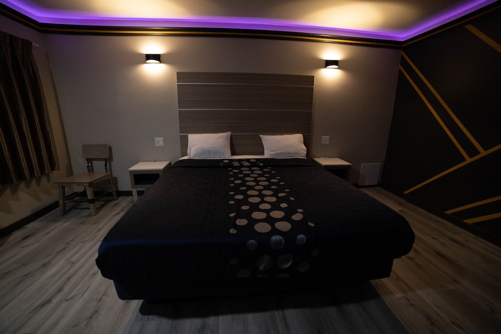 Artesia Motor Inn - photo 7