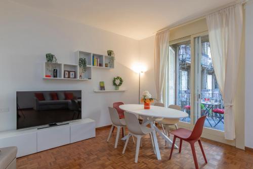 I Host Luxury Apartment Cherubini 6 — 4-Star Luxury Hotel in Milan, Italy