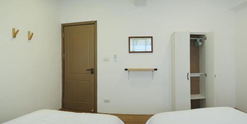 Private Full Floor Spacious 5BR in China Town