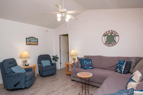 9th Street Sandy Feet by Oak Island Accommodations - photo 24
