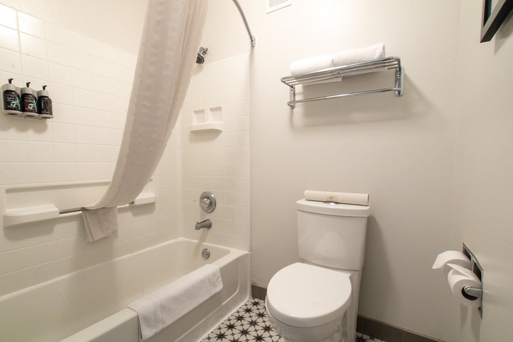 Oxford Suites Chico - photo 20