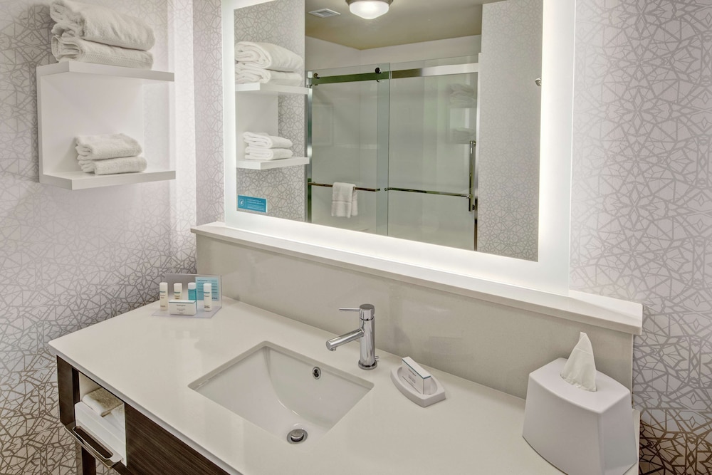 Hampton Inn Fresno Airport - photo 22