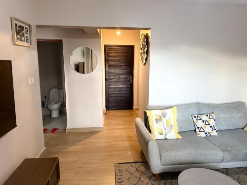 Pinnacle Apts 2H