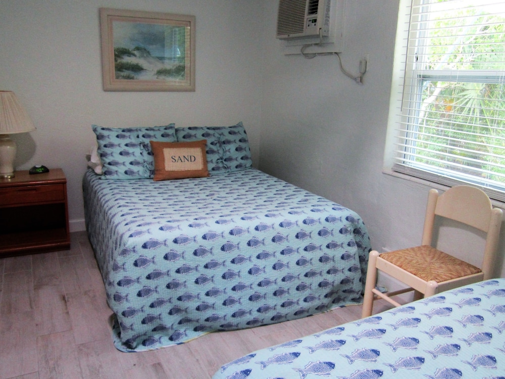 Tropical Winds Motel & Cottages - photo 6
