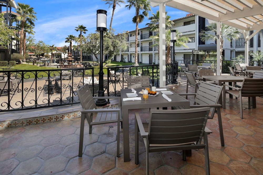 Embassy Suites by Hilton Palm Desert - photo 30