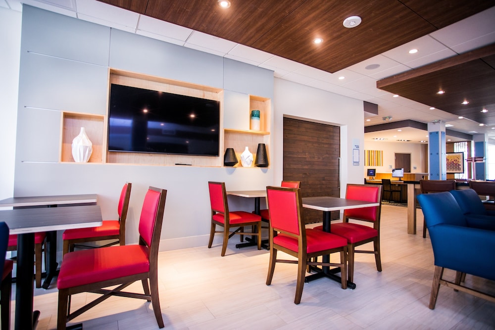 Holiday Inn Express & Suites Rehoboth Beach by IHG - photo 42