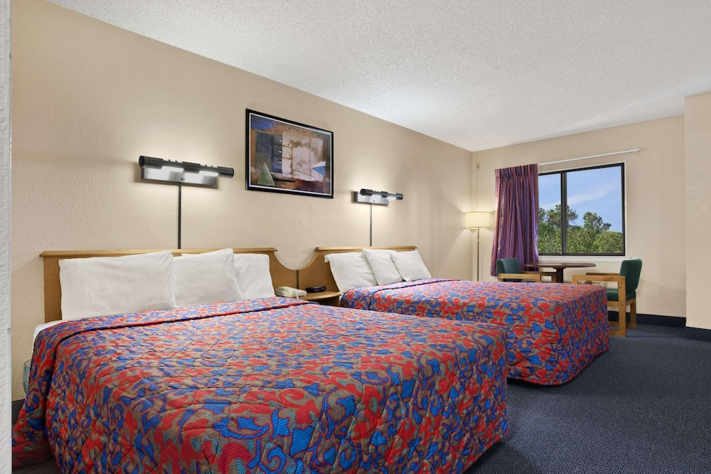 Days Inn by Wyndham Buena Park - photo 7