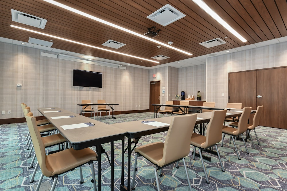Holiday Inn Express & Suites Charlotte Ballantyne by IHG - photo 22