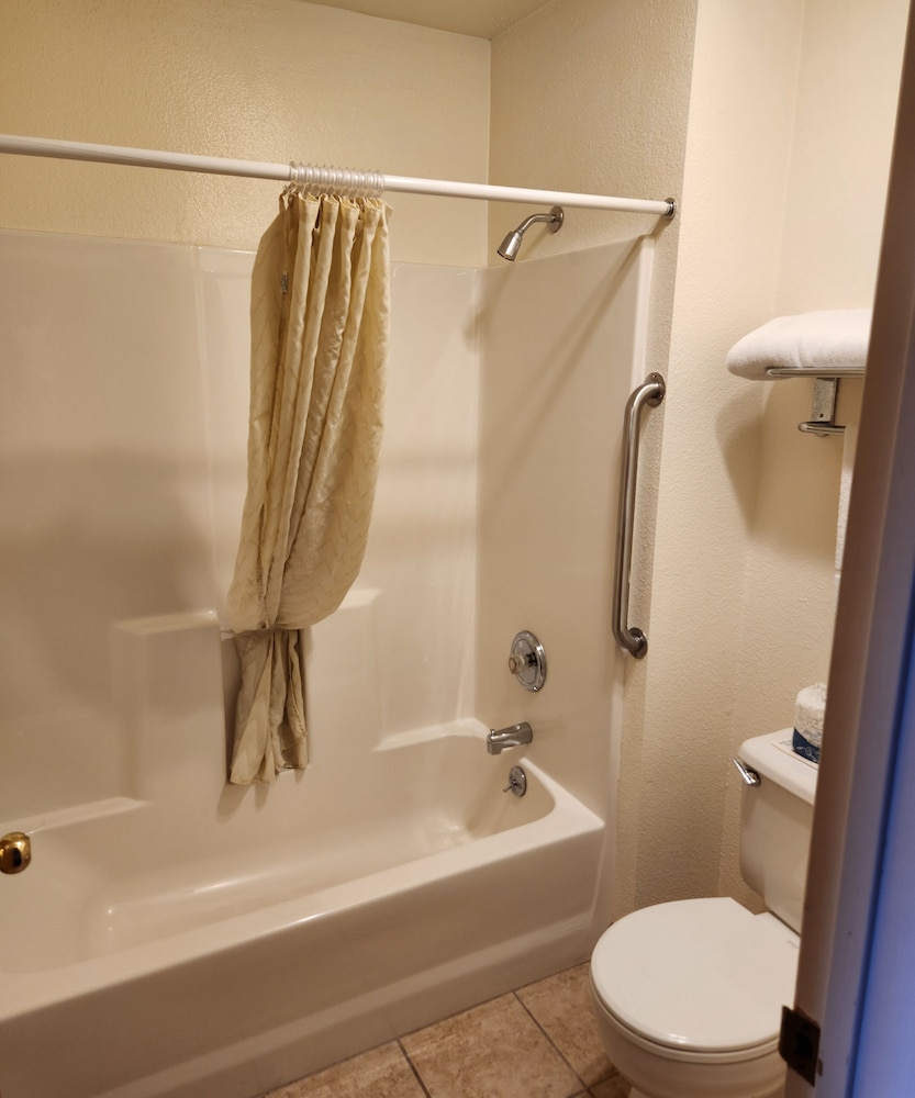 Bayview Inn - photo 37