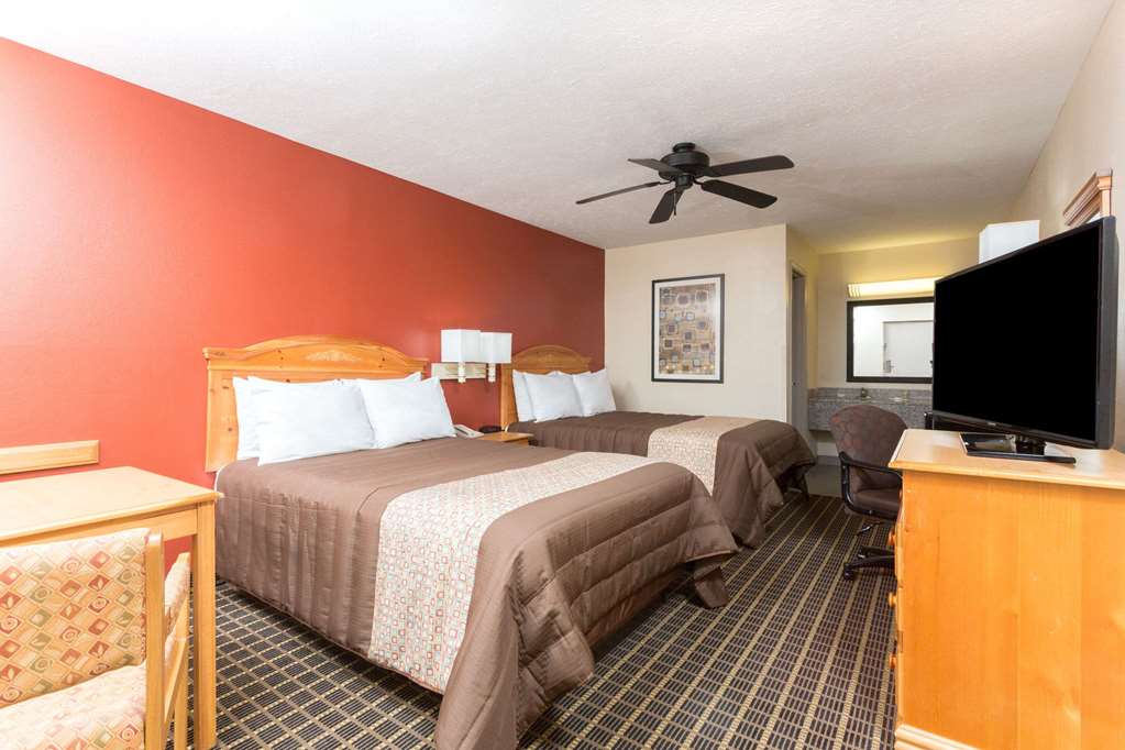 Days Inn by Wyndham Forest - photo 13