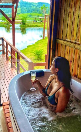 Chalé Rústico com Hidromassagem e Piscina - carbon neutral hotel in Unknown City