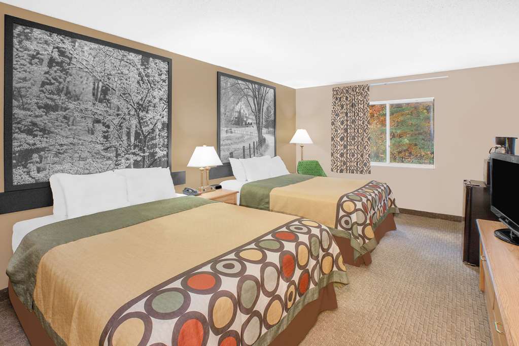 Super 8 by Wyndham Seville - photo 13