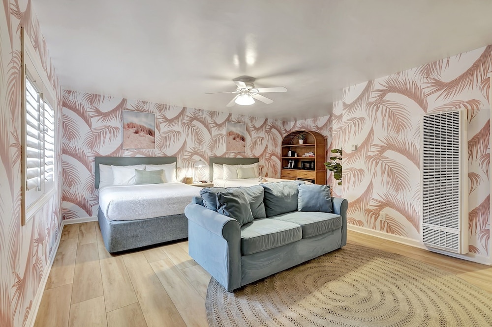 Santa Monica Hotel - photo 26
