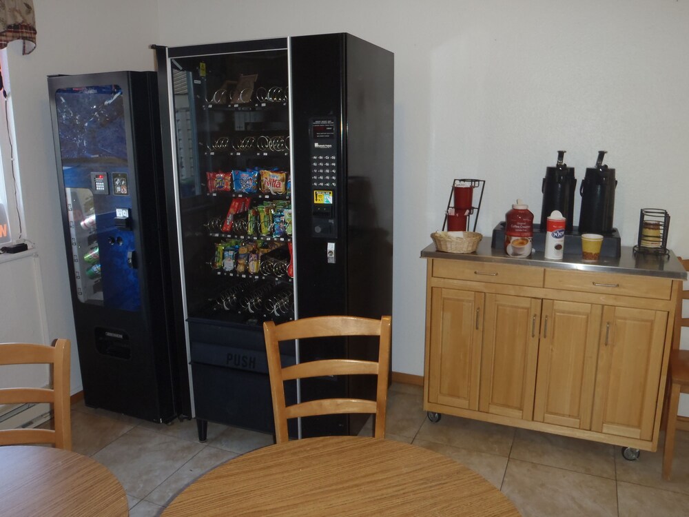 Coastal Inn by OYO Lincoln City Oregon Coast Hwy - photo 4