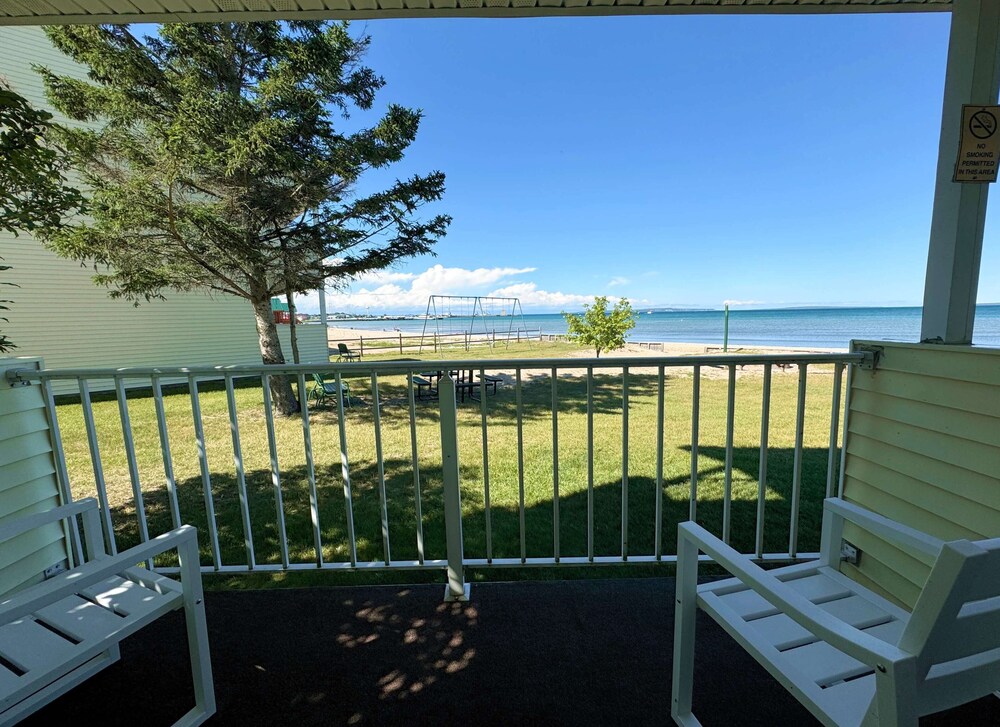 Beachcomber of Mackinaw - photo 49
