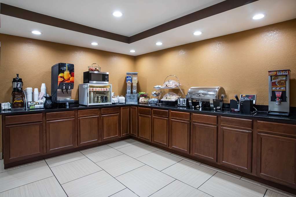 Travelodge by Wyndham Fort Wayne North - photo 35