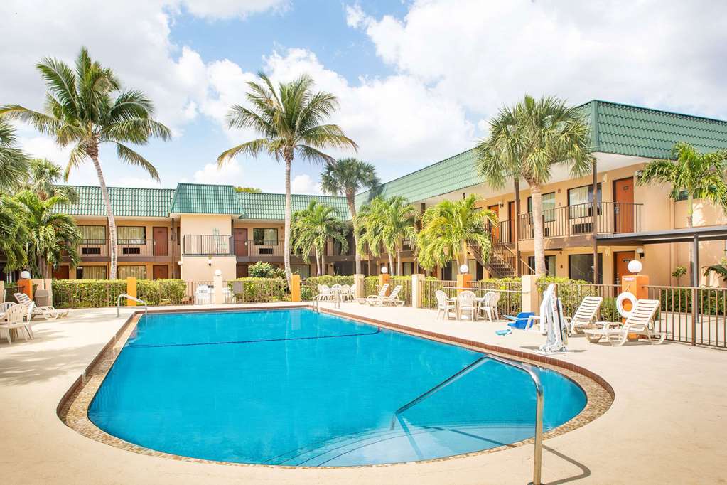 Super 8 by Wyndham North Palm Beach - photo 11