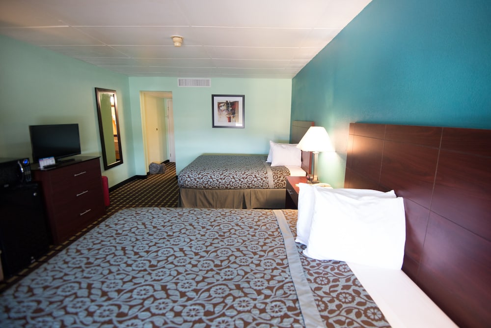 Days Inn by Wyndham Fort Wright Cincinnati Area - photo 12