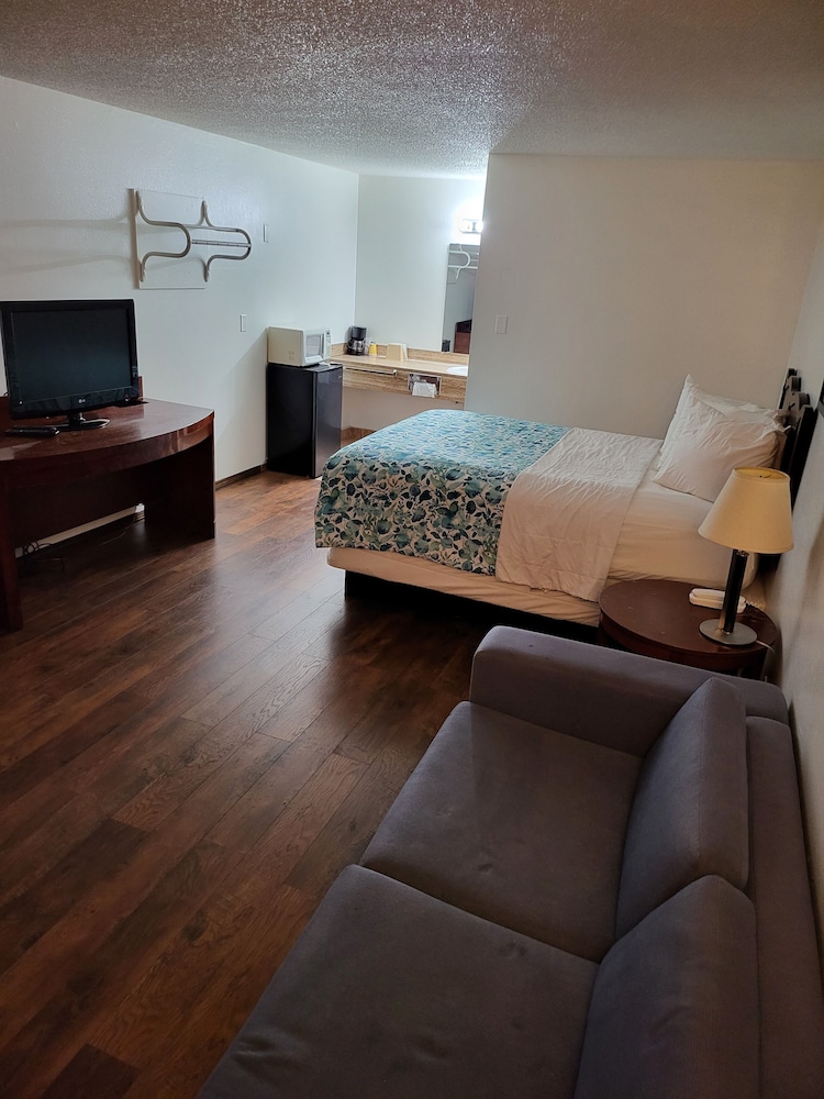 Smokey Point Motor Inn - photo 33