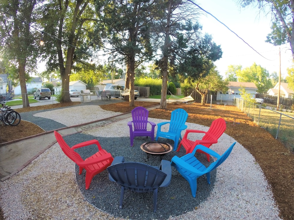 Unc Hideaway King Beds Backyard Bicycles — Greeley