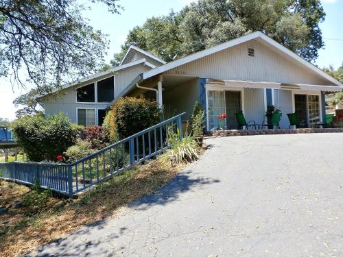 New Charming 2 Bedrooms Unit Close To Everything — 4-Star Luxury Hotel in Oakhurst, United States